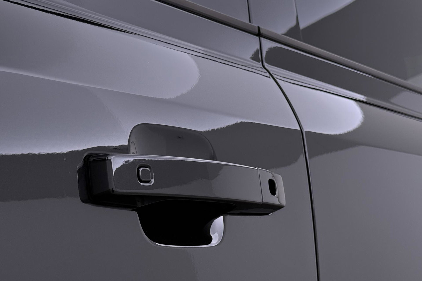 Land Rover Defender 110 P300e X-Dynamic HSE | MY26 | Luchtvering | Stoelventilatie | Panoramadak | Trekhaak | 360° Camera | ACC