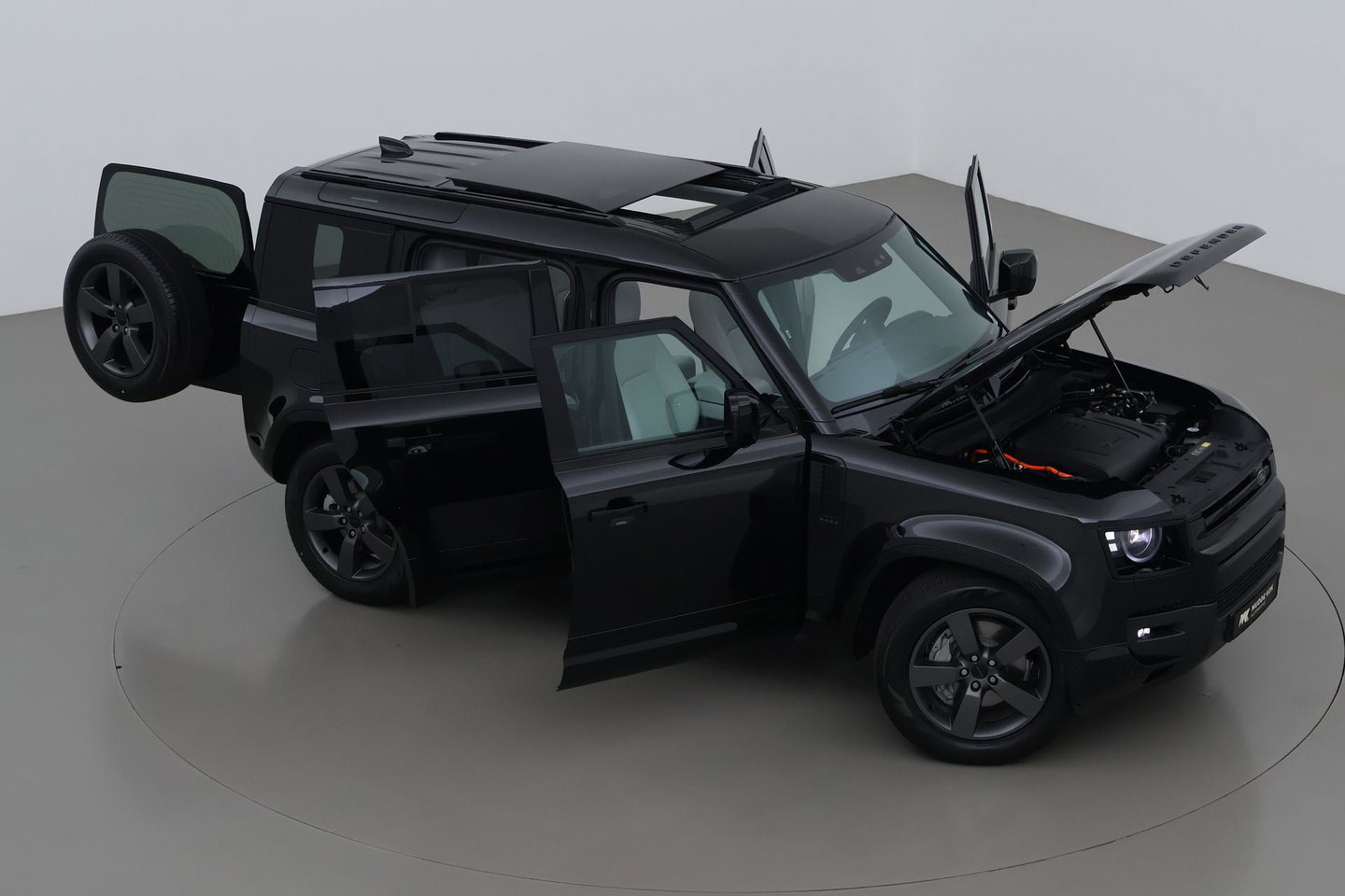 Land Rover Defender 110 P300e X-Dynamic HSE | MY26 | Luchtvering | Stoelventilatie | Panoramadak | Trekhaak | 360° Camera | ACC