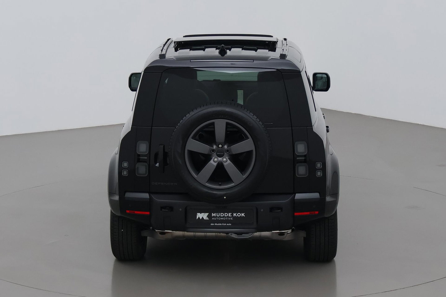 Land Rover Defender 110 P300e X-Dynamic HSE | MY26 | Luchtvering | Stoelventilatie | Panoramadak | Trekhaak | 360° Camera | ACC