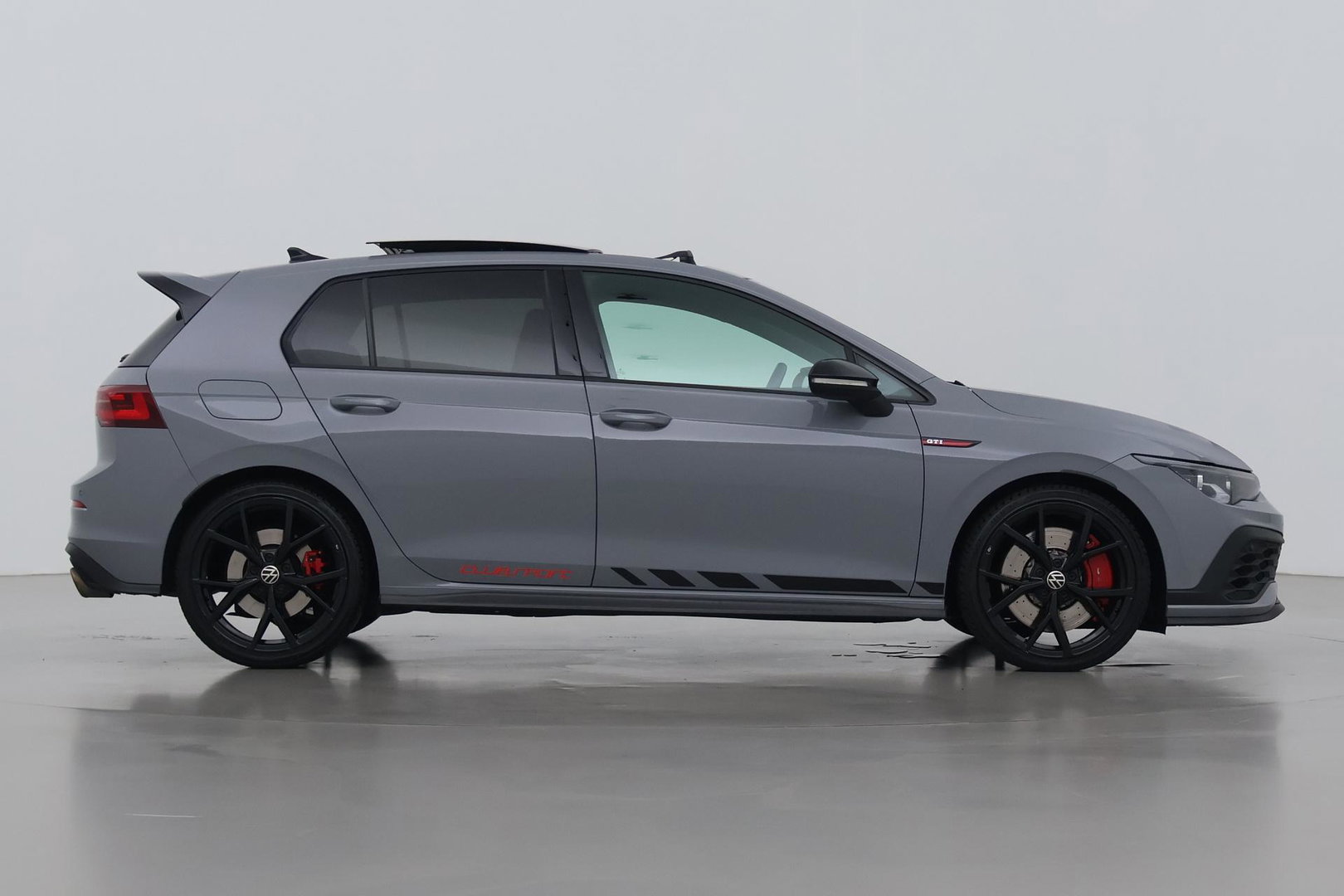 Volkswagen Golf 2.0 GTI Clubsport | Panoramadak | Nurburgring Pack | 19 inch | Stoel- Stuurverwarming