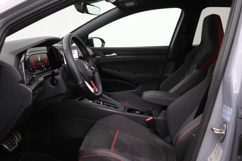 Volkswagen Golf 2.0 GTI Clubsport | Panoramadak | Nurburgring Pack | 19 inch | Stoel- Stuurverwarming