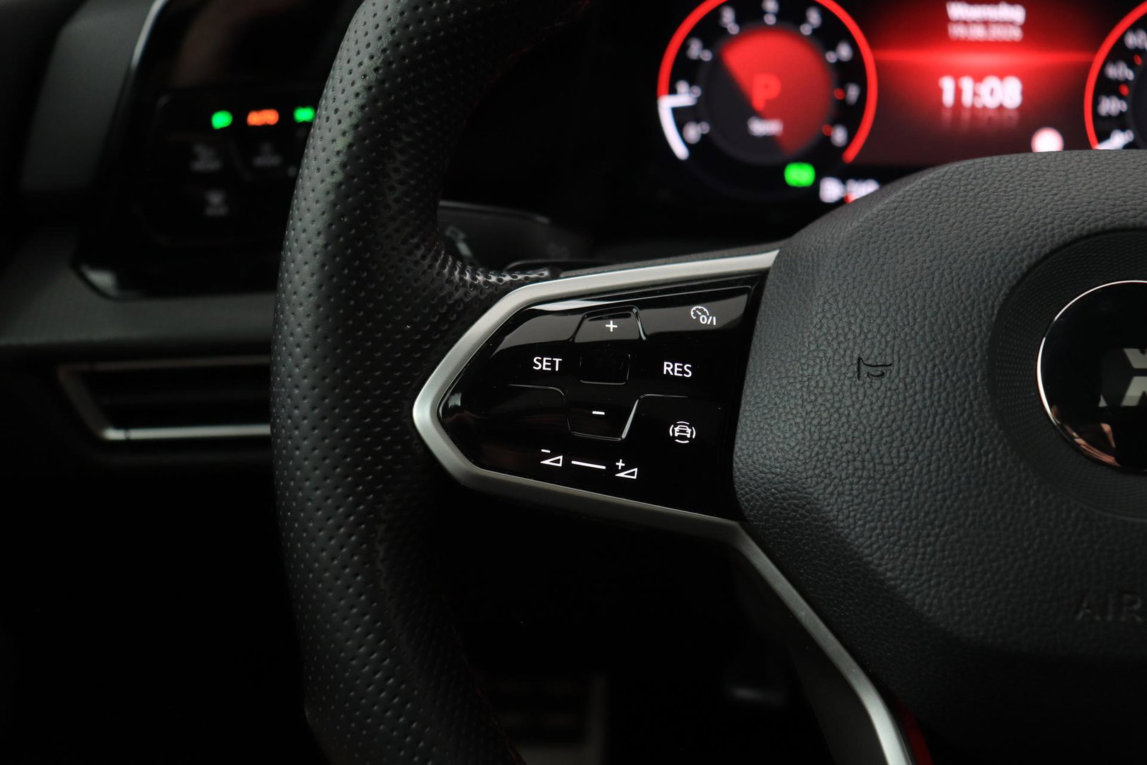 Volkswagen Golf 2.0 GTI Clubsport | Panoramadak | Nurburgring Pack | 19 inch | Stoel- Stuurverwarming