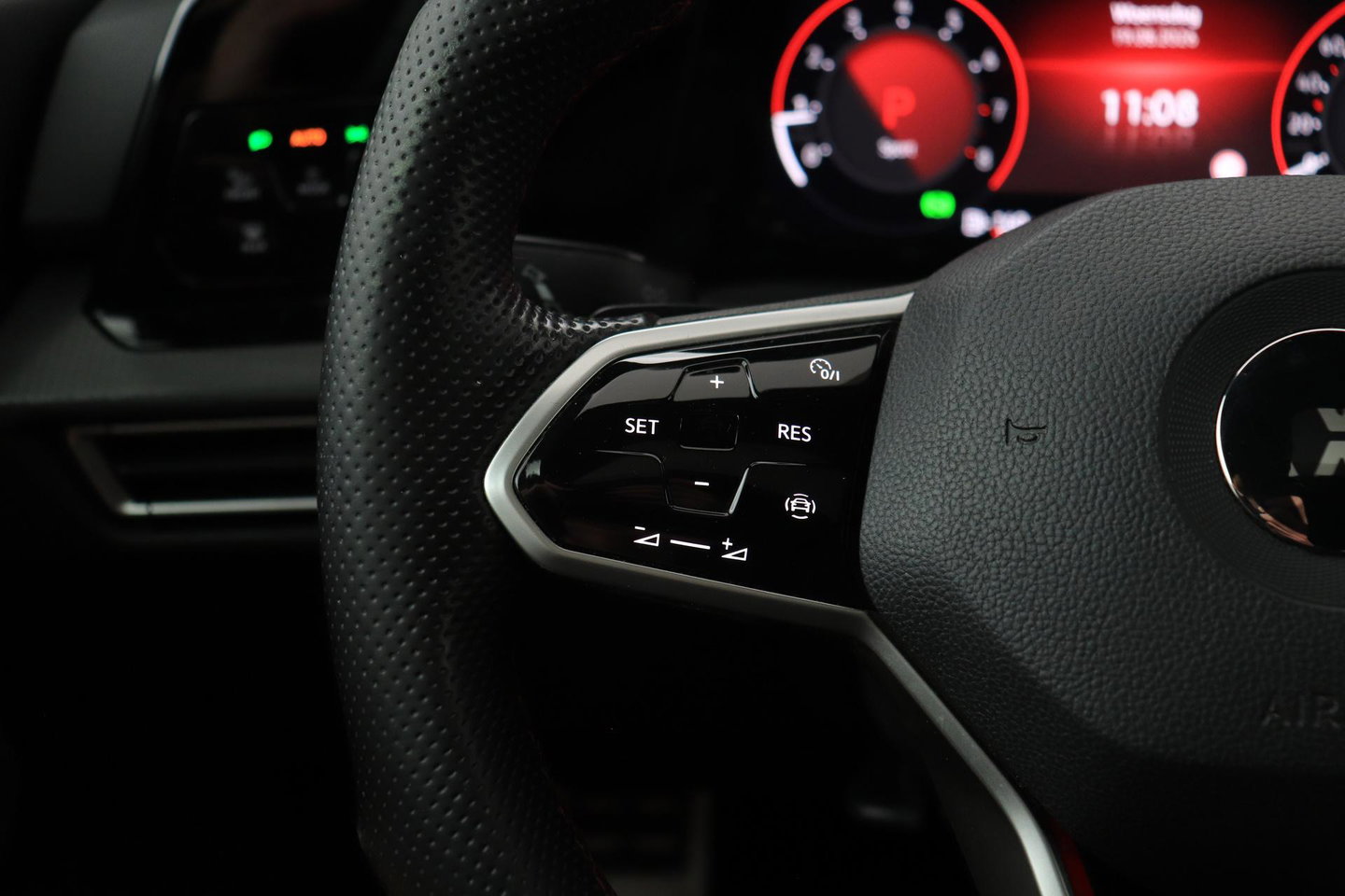 Volkswagen Golf 2.0 GTI Clubsport | Panoramadak | Nurburgring Pack | 19 inch | Stoel- Stuurverwarming