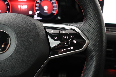 Volkswagen Golf 2.0 GTI Clubsport | Panoramadak | Nurburgring Pack | 19 inch | Stoel- Stuurverwarming