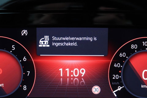Volkswagen Golf 2.0 GTI Clubsport | Panoramadak | Nurburgring Pack | 19 inch | Stoel- Stuurverwarming