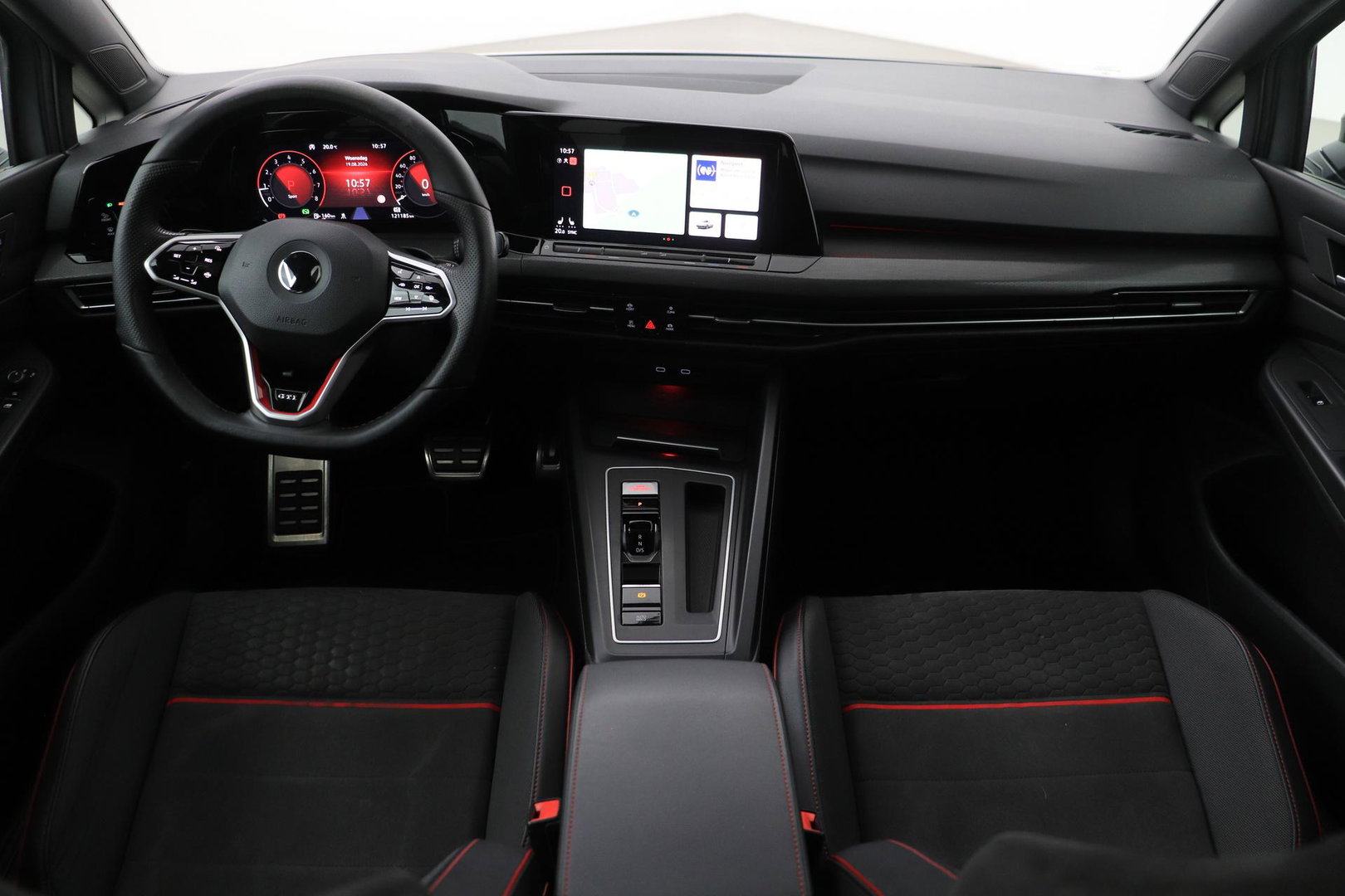 Volkswagen Golf 2.0 GTI Clubsport | Panoramadak | Nurburgring Pack | 19 inch | Stoel- Stuurverwarming