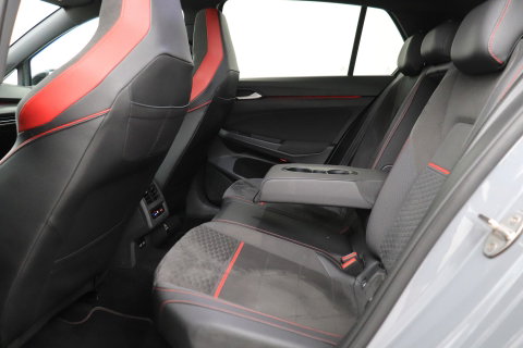 Volkswagen Golf 2.0 GTI Clubsport | Panoramadak | Nurburgring Pack | 19 inch | Stoel- Stuurverwarming
