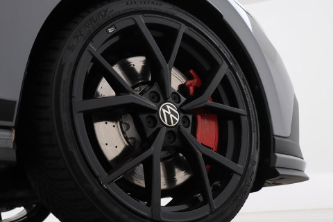 Volkswagen Golf 2.0 GTI Clubsport | Panoramadak | Nurburgring Pack | 19 inch | Stoel- Stuurverwarming