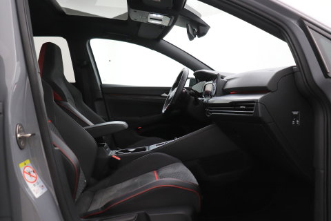 Volkswagen Golf 2.0 GTI Clubsport | Panoramadak | Nurburgring Pack | 19 inch | Stoel- Stuurverwarming