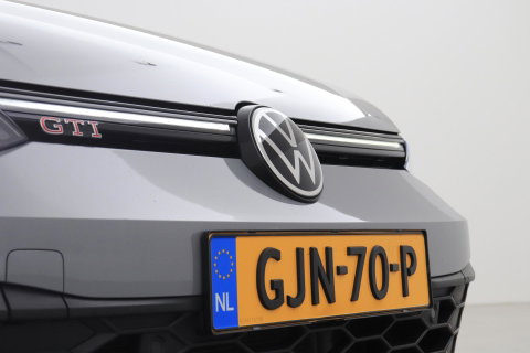 Volkswagen Golf 2.0 GTI Clubsport | Panoramadak | Nurburgring Pack | 19 inch | Stoel- Stuurverwarming