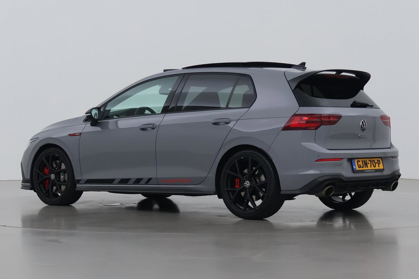 Volkswagen Golf 2.0 GTI Clubsport | Panoramadak | Nurburgring Pack | 19 inch | Stoel- Stuurverwarming