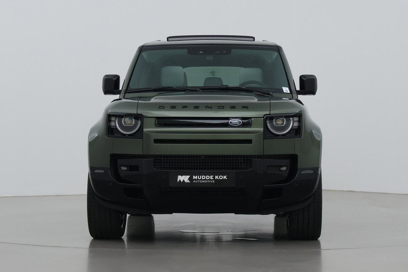 Land Rover Defender 110 P300e X-Dynamic HSE | MY26 | ACC | Trekhaak | ClearSight | Luchtvering | Panoramadak | Meridian Surround | Head-Up | 22 Inch