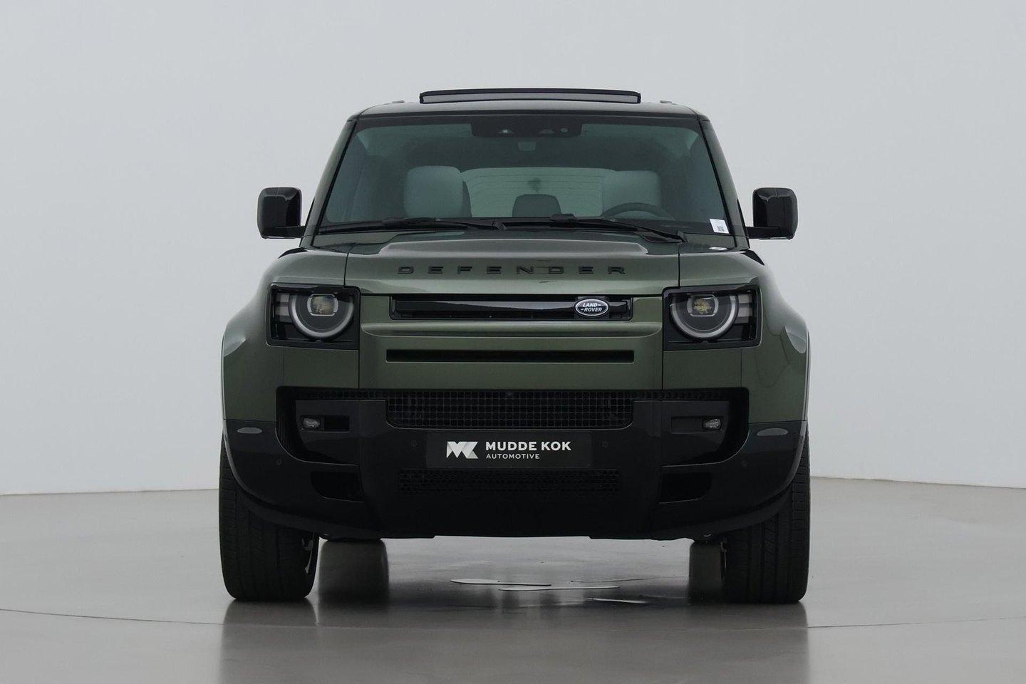 Land Rover Defender 110 P300e X-Dynamic HSE | MY26 | ACC | Trekhaak | ClearSight | Luchtvering | Panoramadak | Meridian Surround | Head-Up | 22 Inch