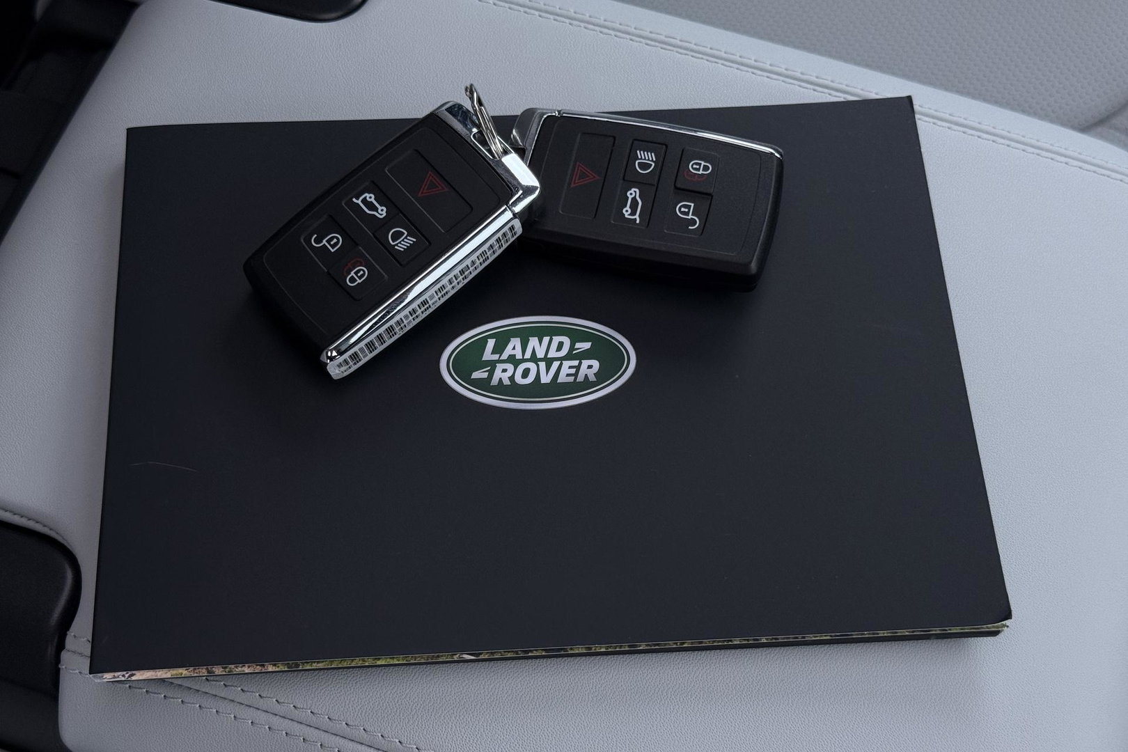 Land Rover Defender 110 P300e X-Dynamic HSE | MY26 | ACC | Trekhaak | ClearSight | Luchtvering | Panoramadak | Meridian Surround | Head-Up | 22 Inch