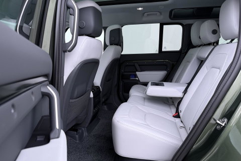 Land Rover Defender 110 P300e X-Dynamic HSE | MY26 | ACC | Trekhaak | ClearSight | Luchtvering | Panoramadak | Meridian Surround | Head-Up | 22 Inch