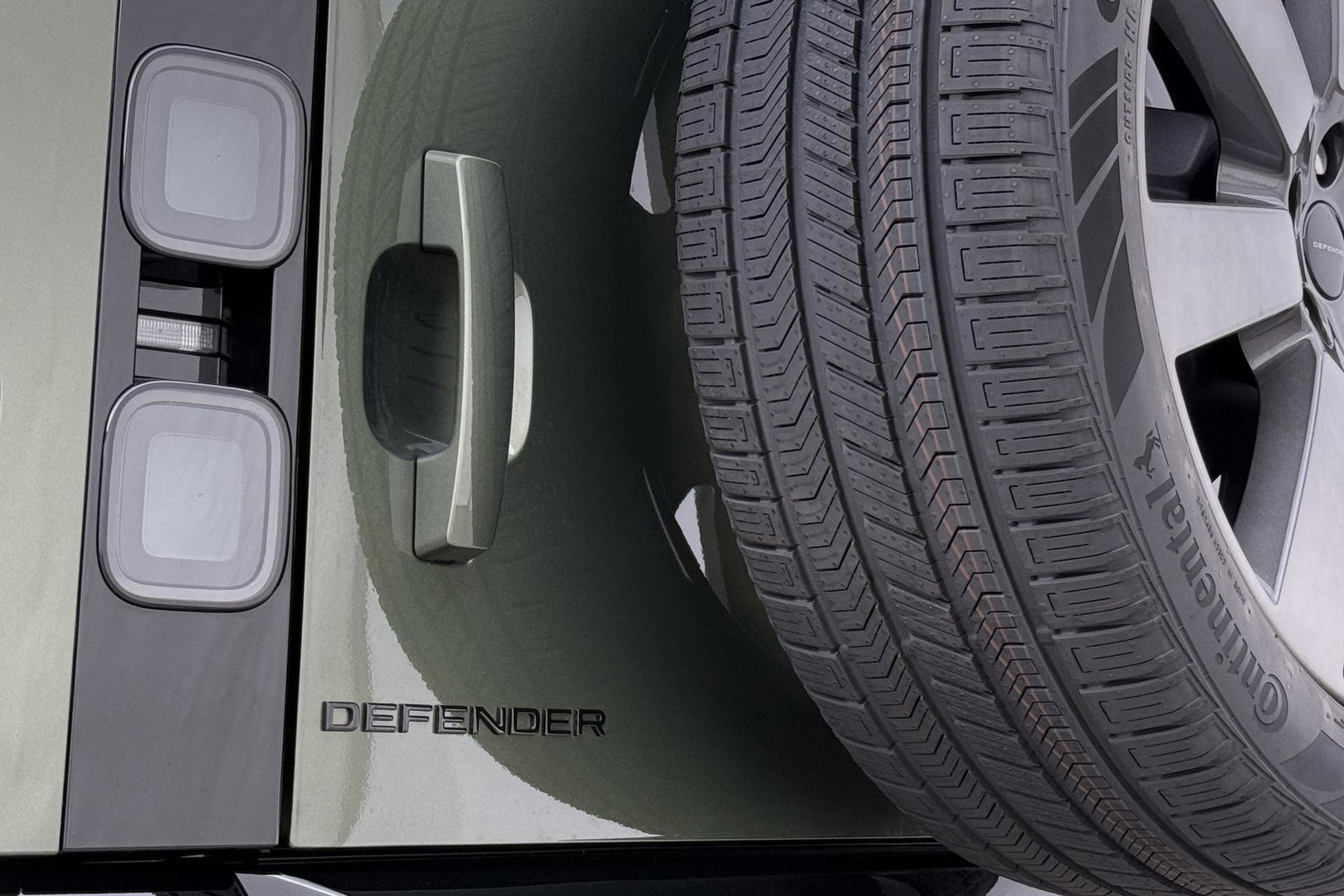 Land Rover Defender 110 P300e X-Dynamic HSE | MY26 | ACC | Trekhaak | ClearSight | Luchtvering | Panoramadak | Meridian Surround | Head-Up | 22 Inch