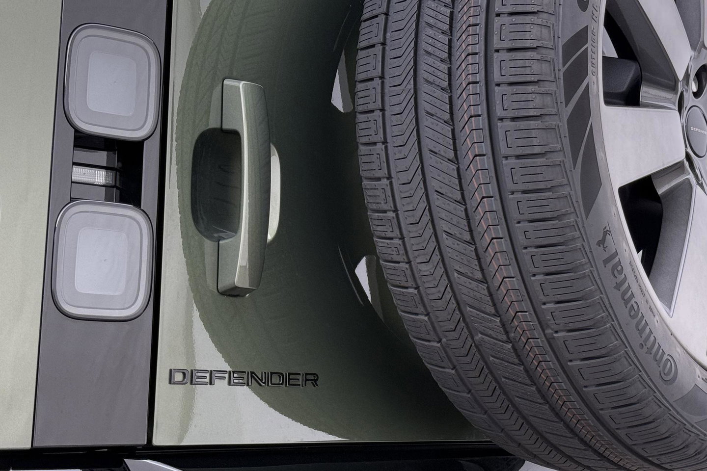 Land Rover Defender 110 P300e X-Dynamic HSE | MY26 | ACC | Trekhaak | ClearSight | Luchtvering | Panoramadak | Meridian Surround | Head-Up | 22 Inch