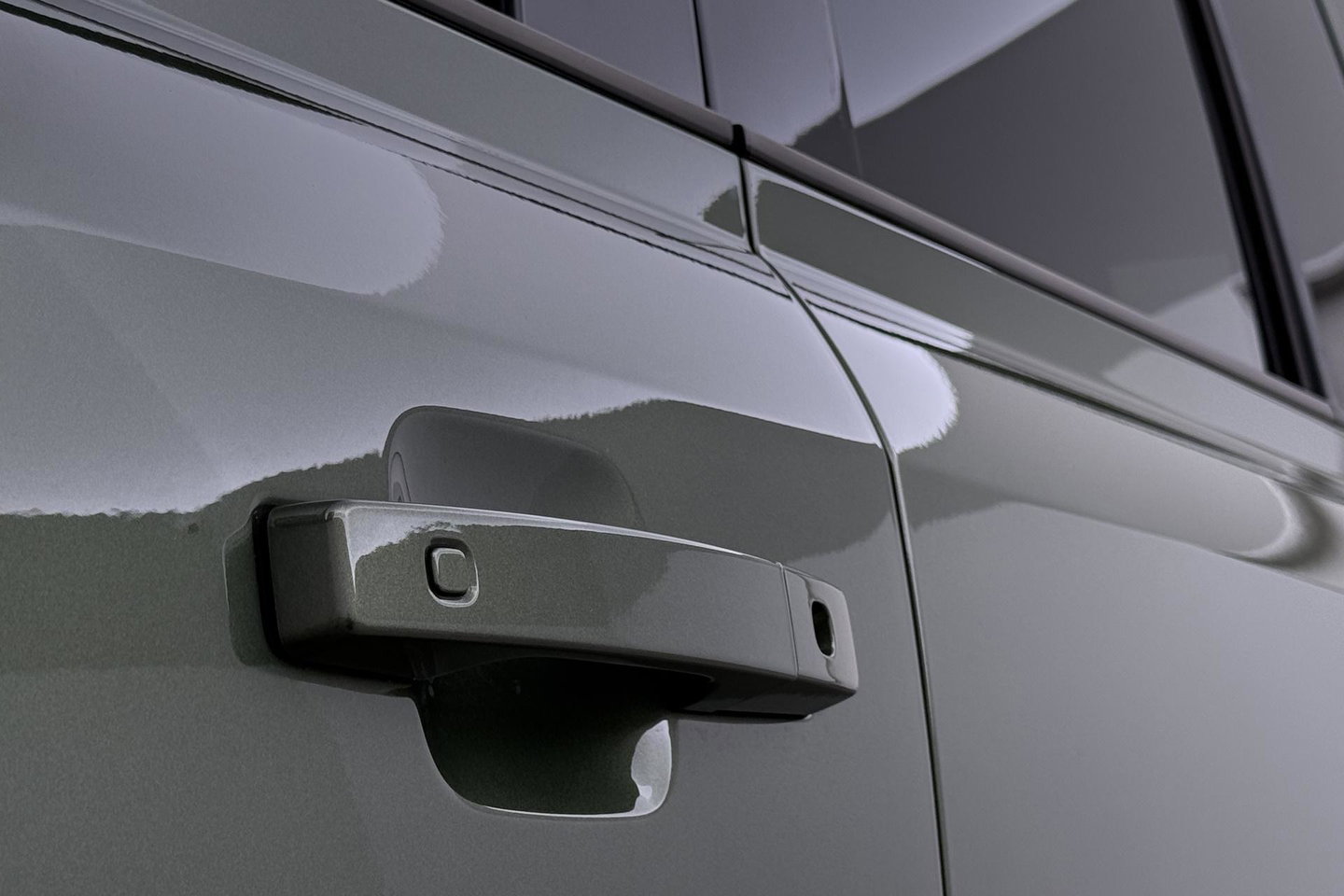 Land Rover Defender 110 P300e X-Dynamic HSE | MY26 | ACC | Trekhaak | ClearSight | Luchtvering | Panoramadak | Meridian Surround | Head-Up | 22 Inch