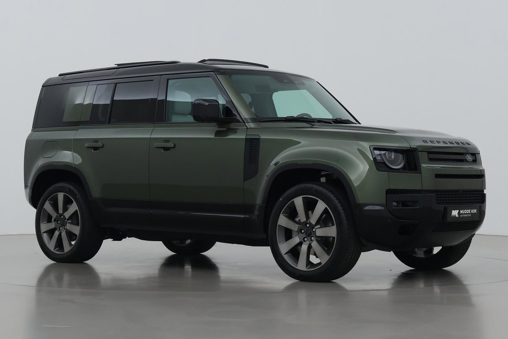 Land Rover Defender 110 P300e X-Dynamic HSE | MY26 | ACC | Trekhaak | ClearSight | Luchtvering | Panoramadak | Meridian Surround | Head-Up | 22 Inch