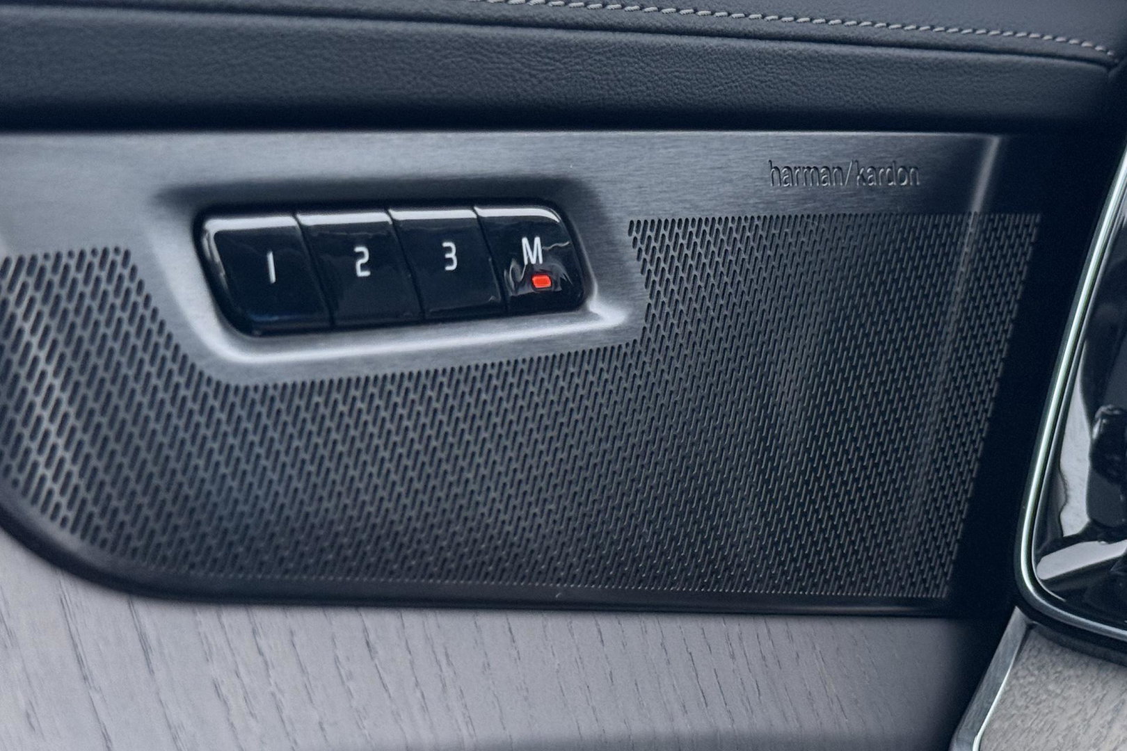 Volvo XC90 T8 Ultra Dark | Luchtvering | Harman/Kardon | Panoramadak | 360° Camera | Massage | Head-Up | ACC