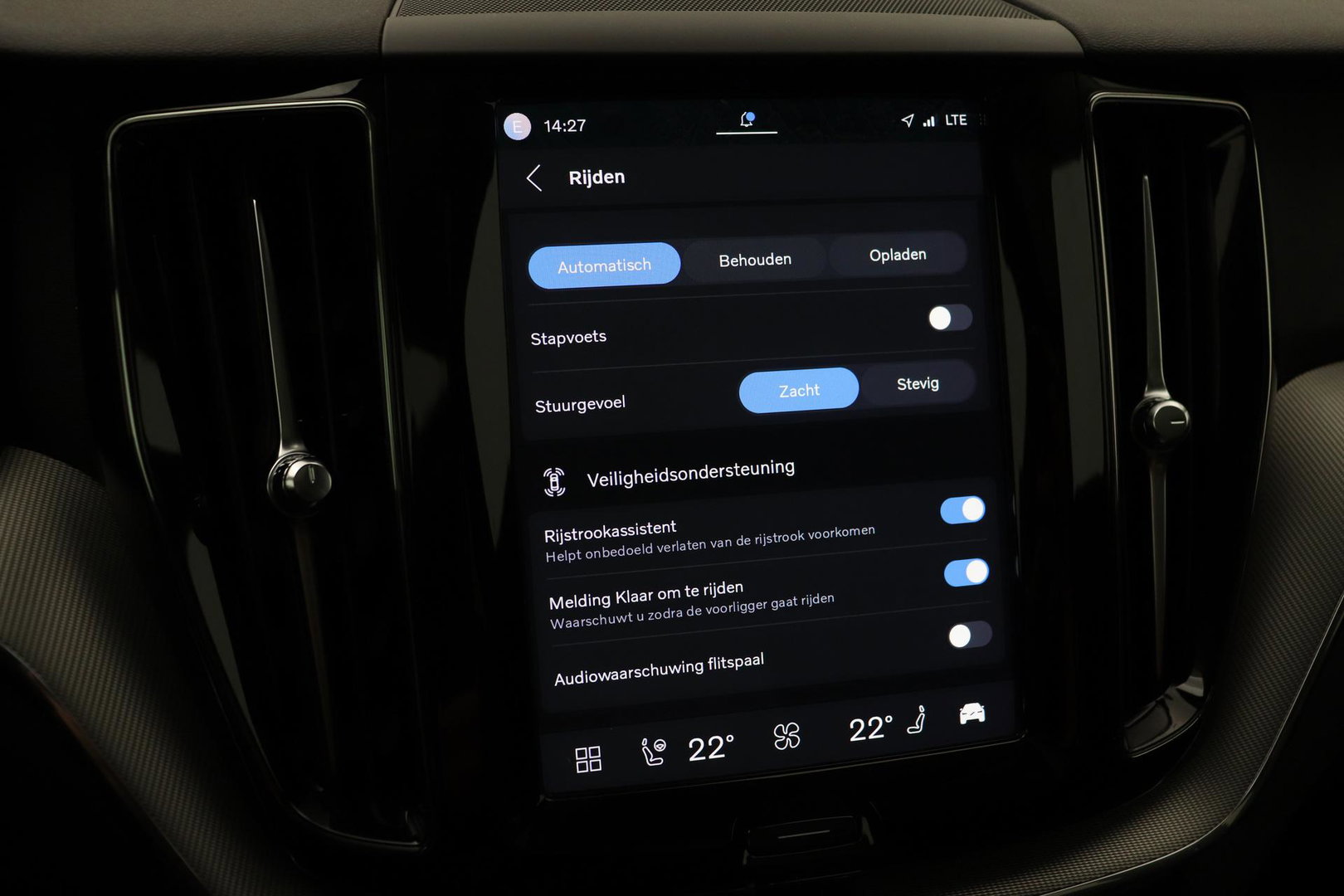 Volvo XC60 T6 Core Bright | Panoramadak | BLIS | Leder | Keyless | Camera