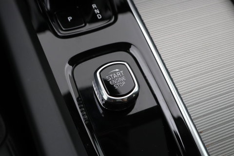 Volvo XC60 T6 Core Bright | Panoramadak | BLIS | Leder | Keyless | Camera
