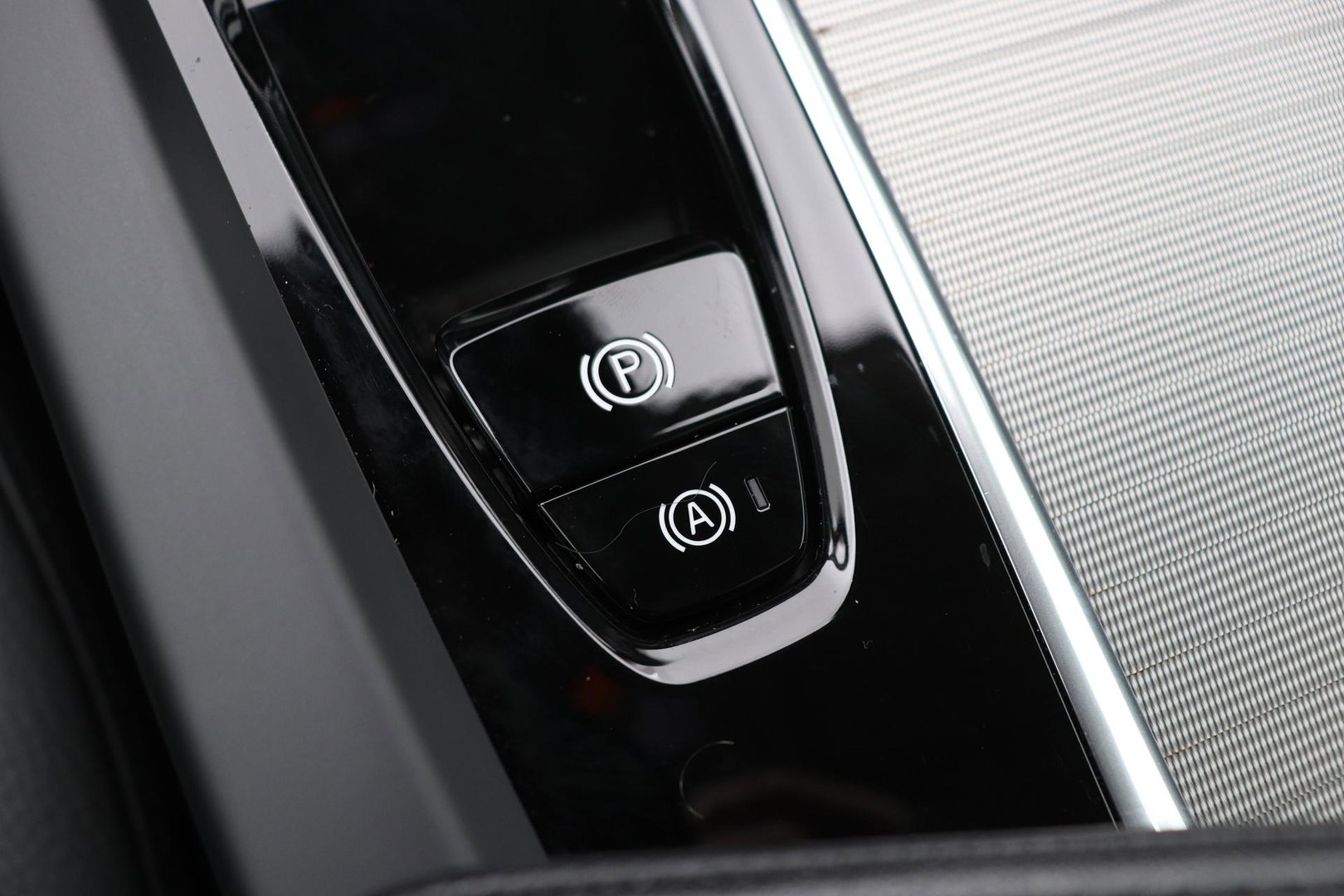 Volvo XC60 T6 Core Bright | Panoramadak | BLIS | Leder | Keyless | Camera