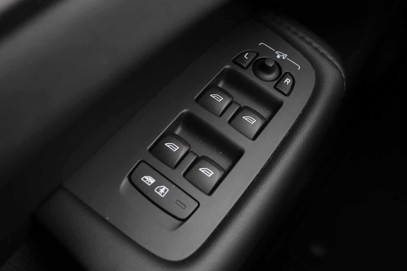Volvo XC60 T6 Core Bright | Panoramadak | BLIS | Leder | Keyless | Camera