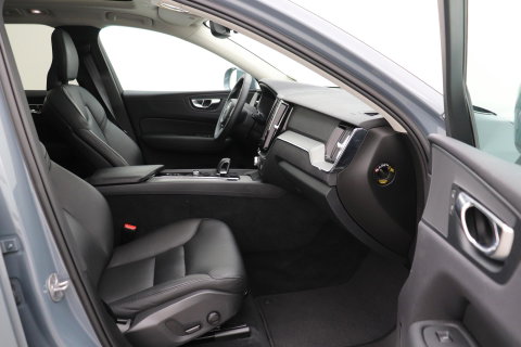 Volvo XC60 T6 Core Bright | Panoramadak | BLIS | Leder | Keyless | Camera