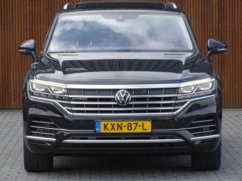 Volkswagen Touareg 3.0 TSI e-Hybrid 381PK / pano / matrix / 360°