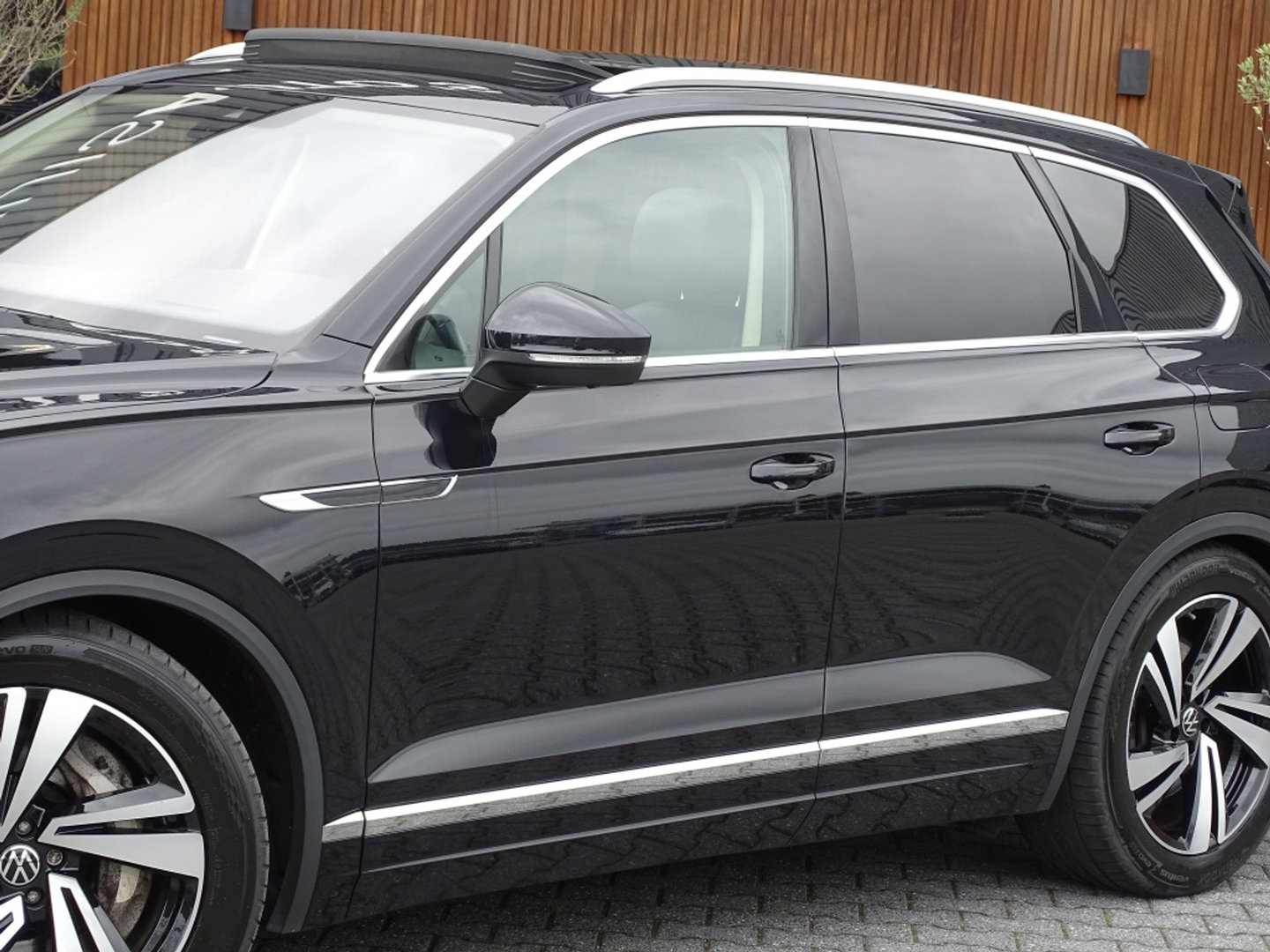 Volkswagen Touareg 3.0 TSI e-Hybrid 381PK / pano / matrix / 360°