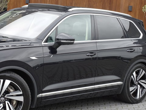 Volkswagen Touareg 3.0 TSI e-Hybrid 381PK / pano / matrix / 360°