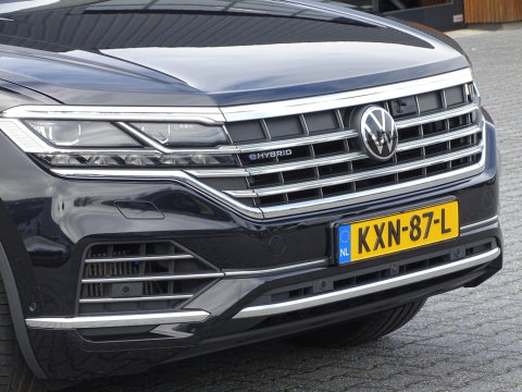Volkswagen Touareg 3.0 TSI e-Hybrid 381PK / pano / matrix / 360°