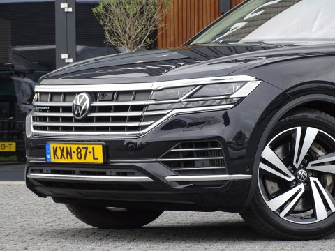 Volkswagen Touareg 3.0 TSI e-Hybrid 381PK / pano / matrix / 360°