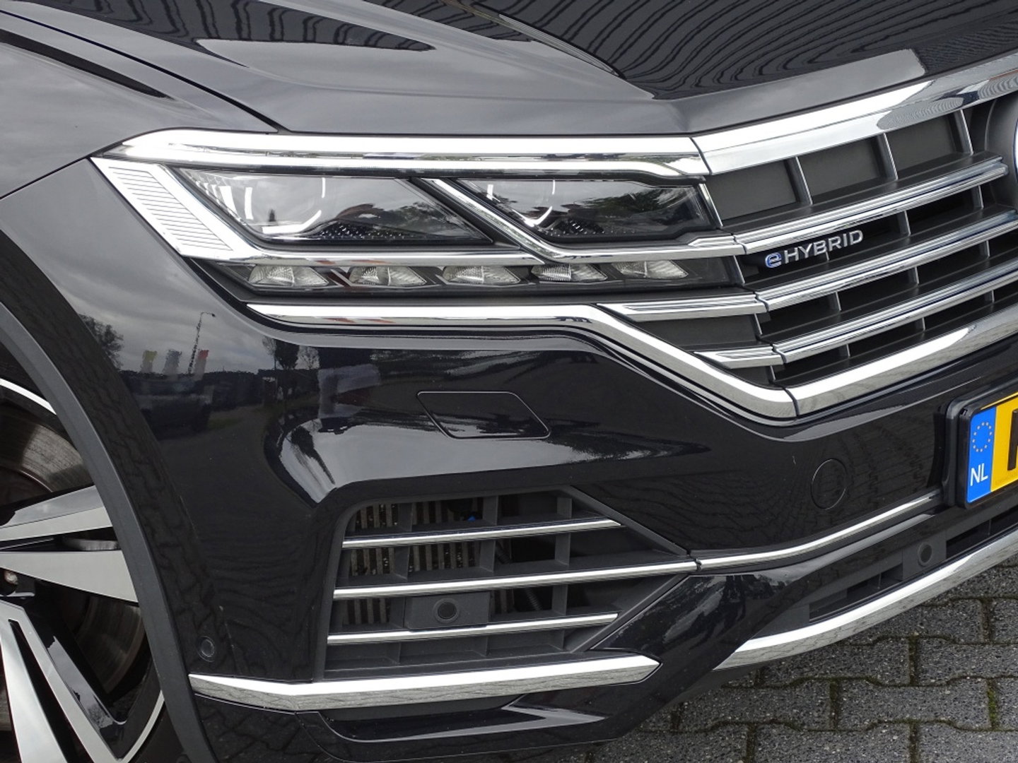 Volkswagen Touareg 3.0 TSI e-Hybrid 381PK / pano / matrix / 360°