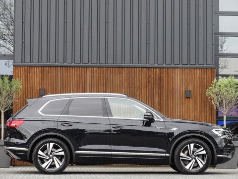 Volkswagen Touareg 3.0 TSI e-Hybrid 381PK / pano / matrix / 360°