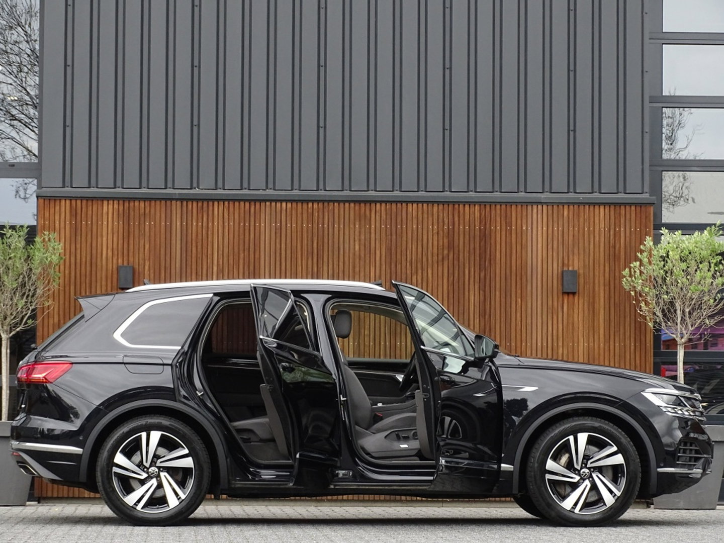 Volkswagen Touareg 3.0 TSI e-Hybrid 381PK / pano / matrix / 360°