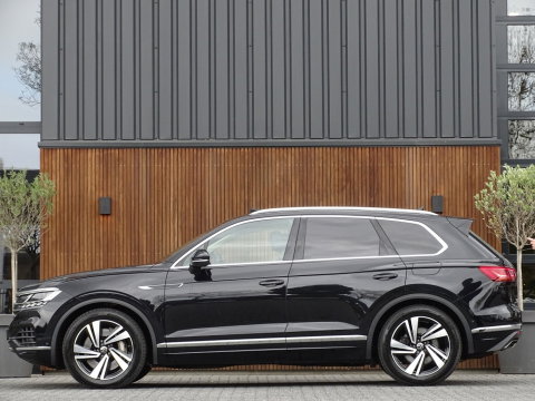 Volkswagen Touareg 3.0 TSI e-Hybrid 381PK / pano / matrix / 360°