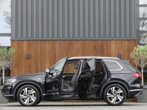 Volkswagen Touareg 3.0 TSI e-Hybrid 381PK / pano / matrix / 360°