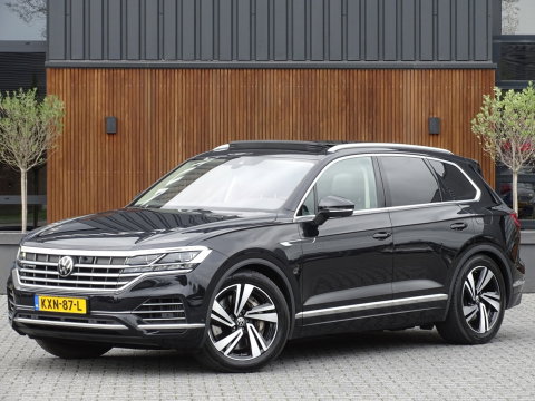 Volkswagen Touareg 3.0 TSI e-Hybrid 381PK / pano / matrix / 360°