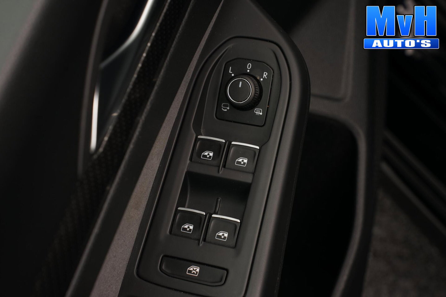 Volkswagen Golf 1.5 eTSI R-Line|STOEL/STUUR.VERW|CARPLAY|LED
