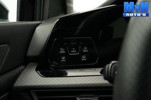 Volkswagen Golf 1.5 eTSI R-Line|STOEL/STUUR.VERW|CARPLAY|LED