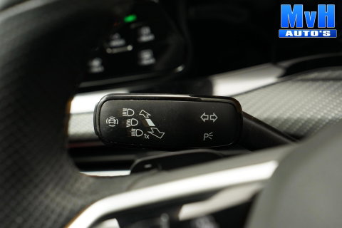 Volkswagen Golf 1.5 eTSI R-Line|STOEL/STUUR.VERW|CARPLAY|LED