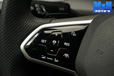 Volkswagen Golf 1.5 eTSI R-Line|STOEL/STUUR.VERW|CARPLAY|LED