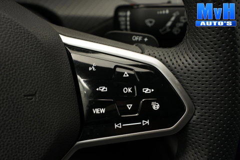 Volkswagen Golf 1.5 eTSI R-Line|STOEL/STUUR.VERW|CARPLAY|LED