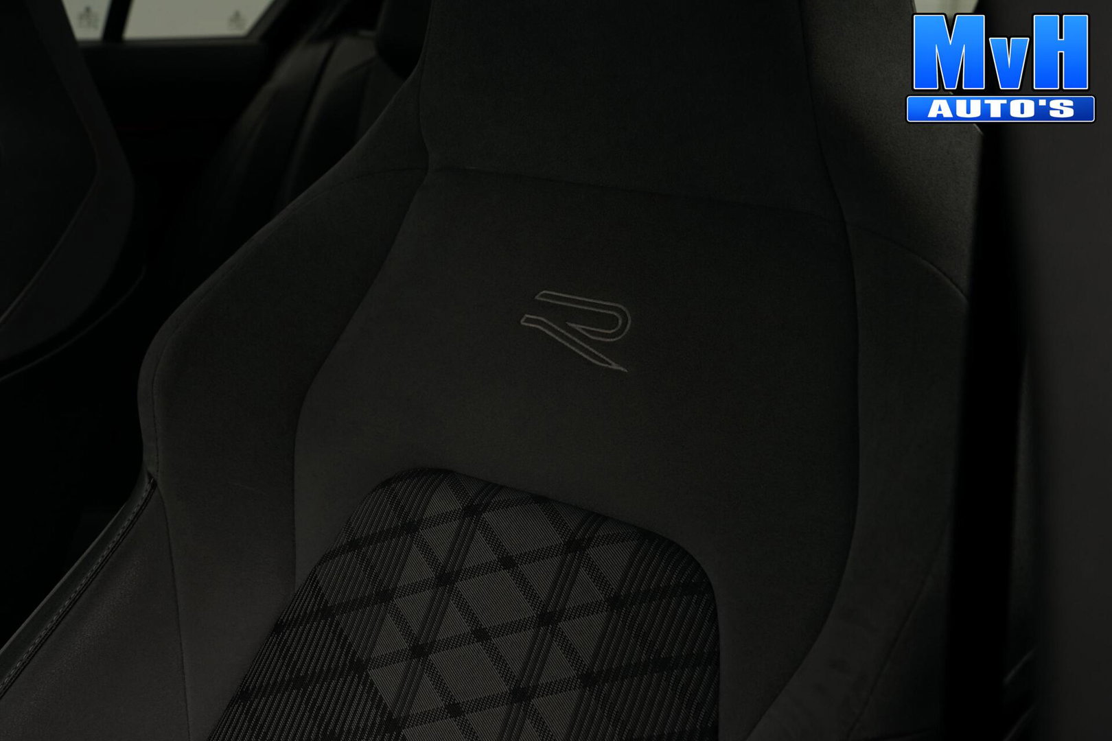 Volkswagen Golf 1.5 eTSI R-Line|STOEL/STUUR.VERW|CARPLAY|LED