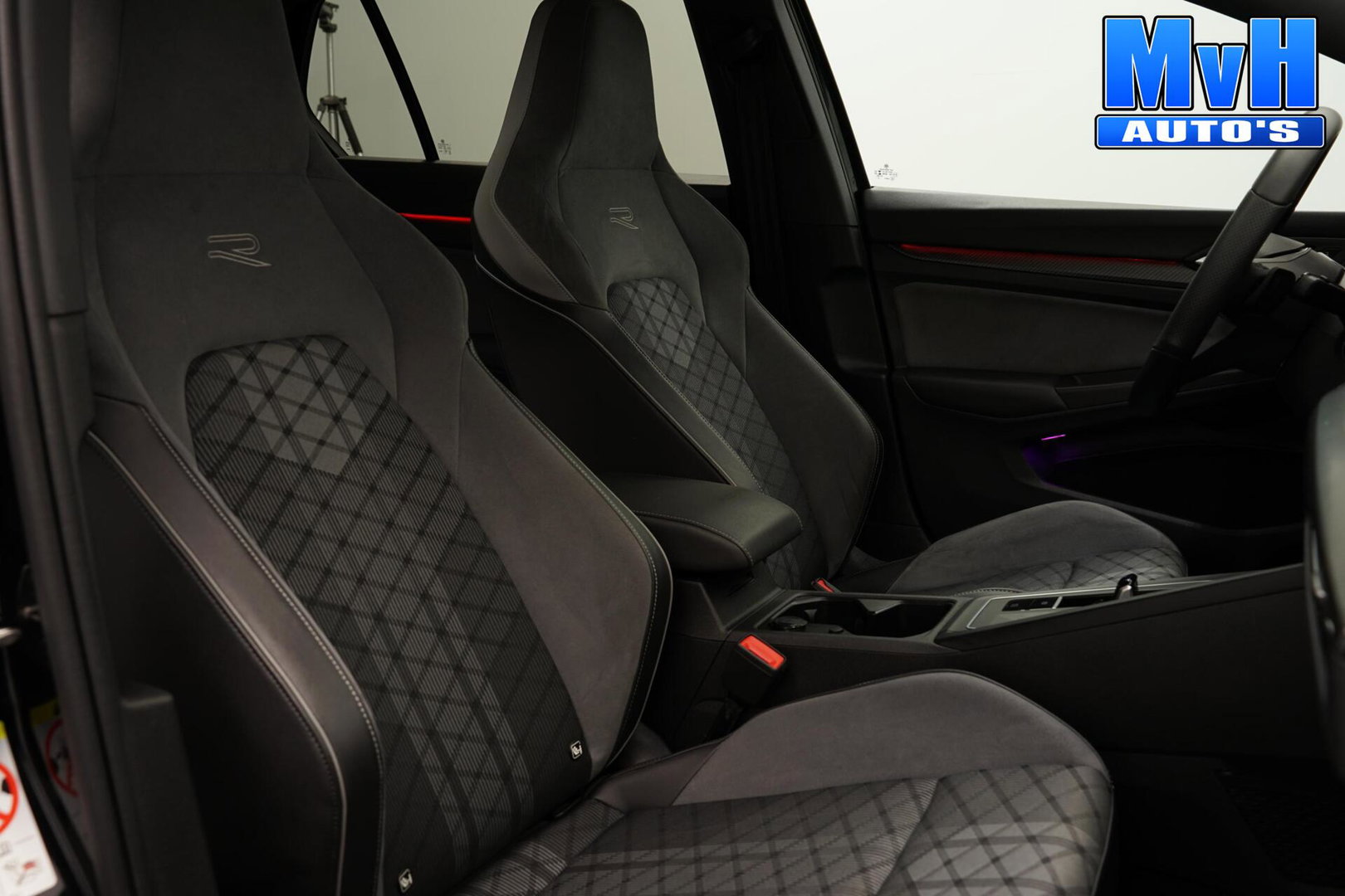 Volkswagen Golf 1.5 eTSI R-Line|STOEL/STUUR.VERW|CARPLAY|LED