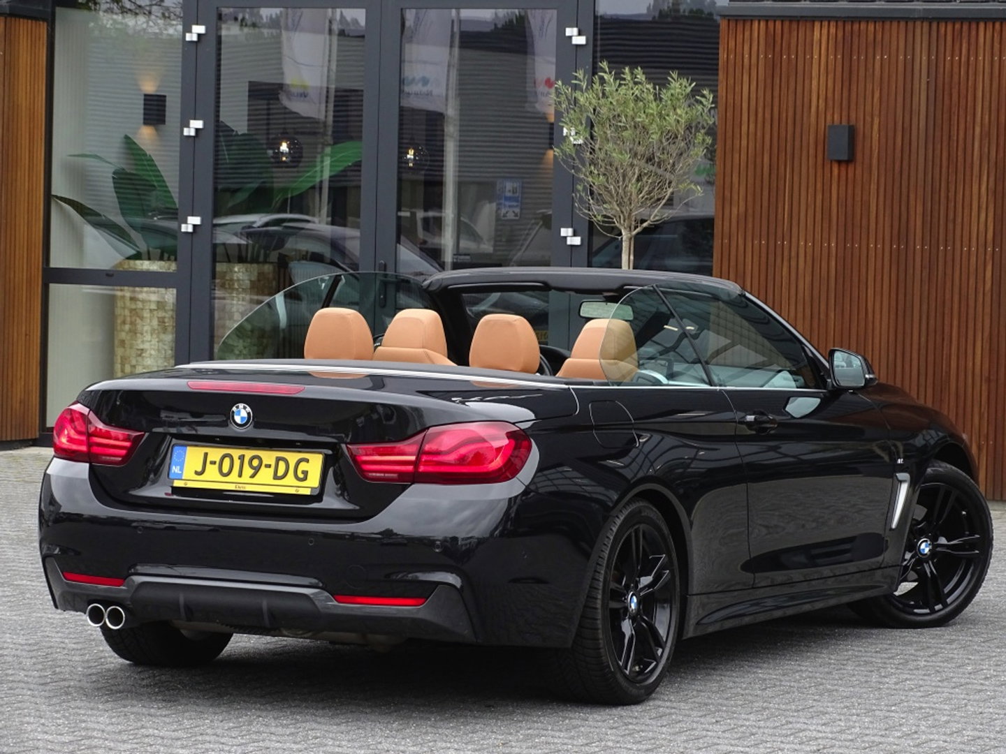 BMW 4 Serie Cabrio 420i 184PK automaat / High Exec. Ed. / M-sport Individual / LED
