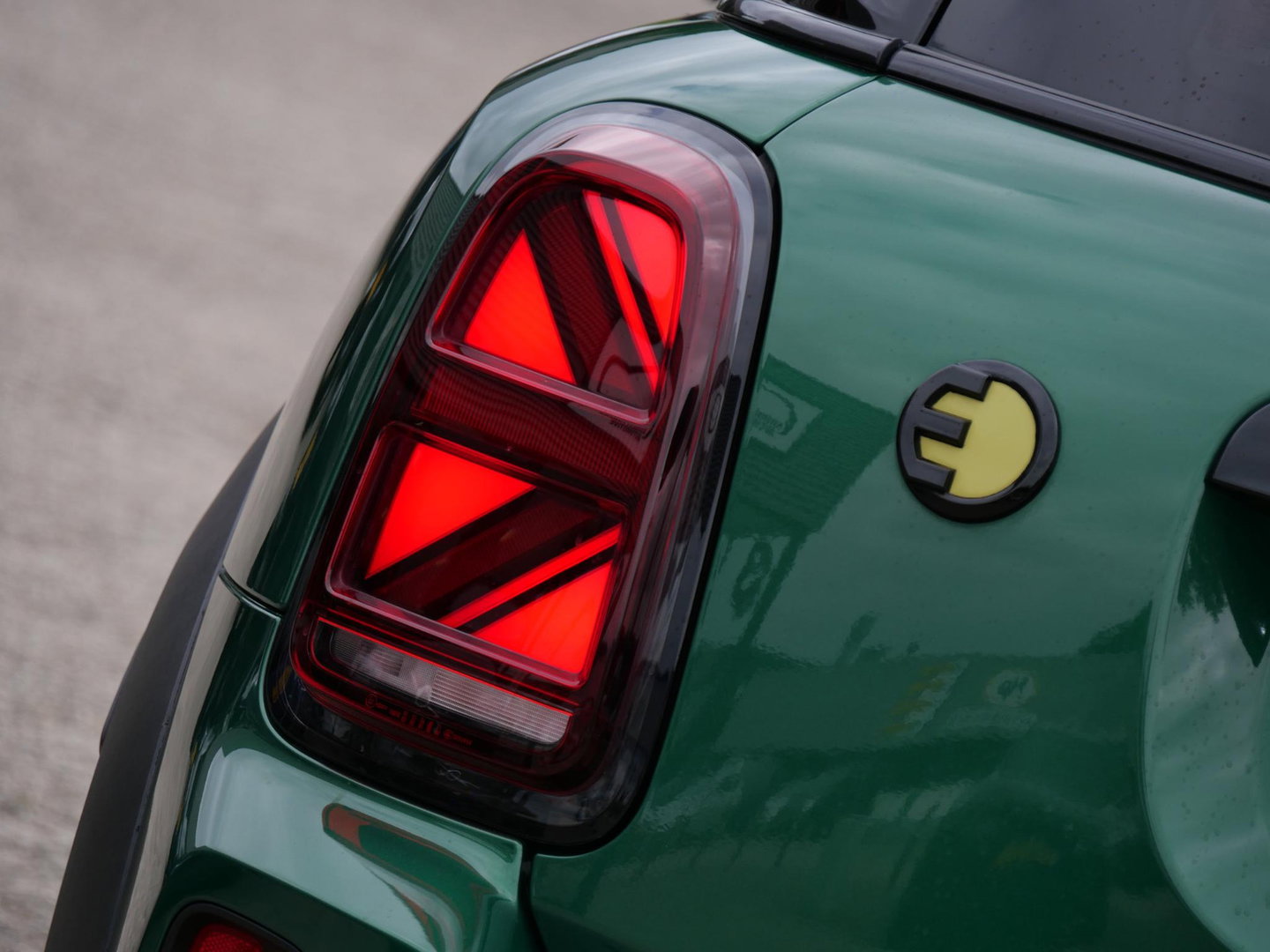 MINI Countryman COOPER S E/ PANORAMADAK/ LEER/ CAMERA/ ADAPTIVE CRUISE/ HEAD-UP/ CARPLAY/