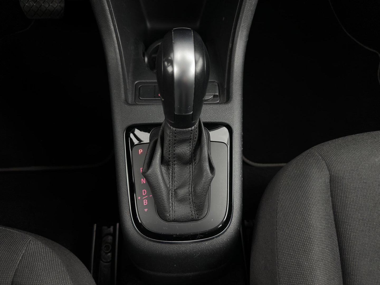 Volkswagen e-Up! {SoH-85%} e-up! Aut.*HEATED-COMFORTSEATS | CCS-FASTLOADER | RADIO | ECC | CARBON-INLAY | DAB *
